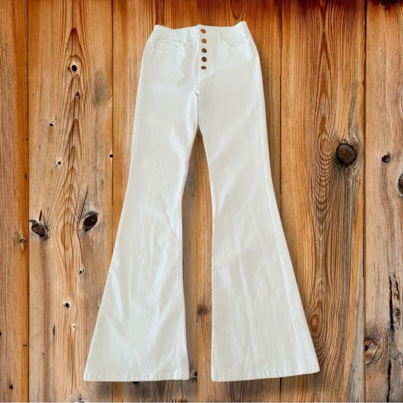 Zenana Size 9/28 White High Rise Button Flare Denim Jeans - Picture 1 of 5